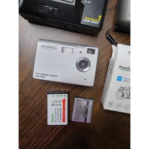 Lot Of 4 Vintage Film & Digital Cameras W/ Accessories - Picture 5 of 14